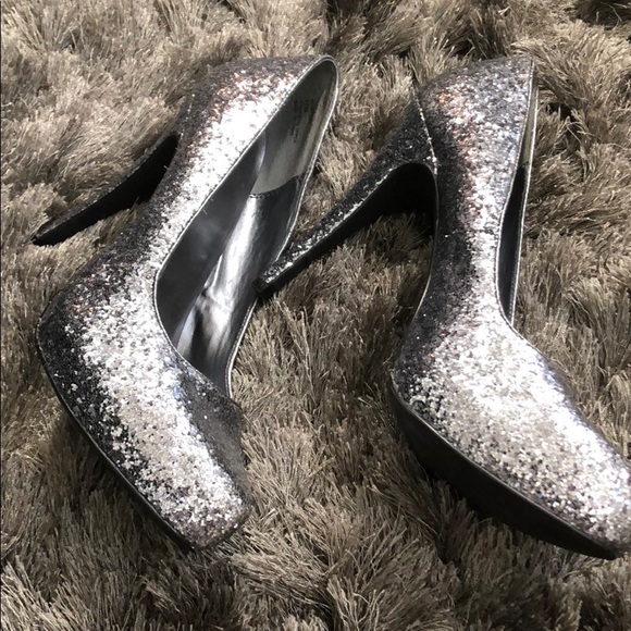 Beautiful Silver Glitter Heels - Picture 4 of 5